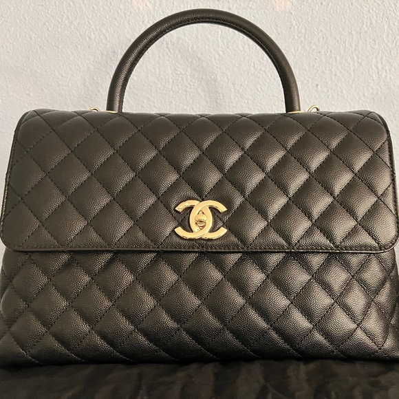 Medium Chanel with handle caviar leather - Picture 1 of 16